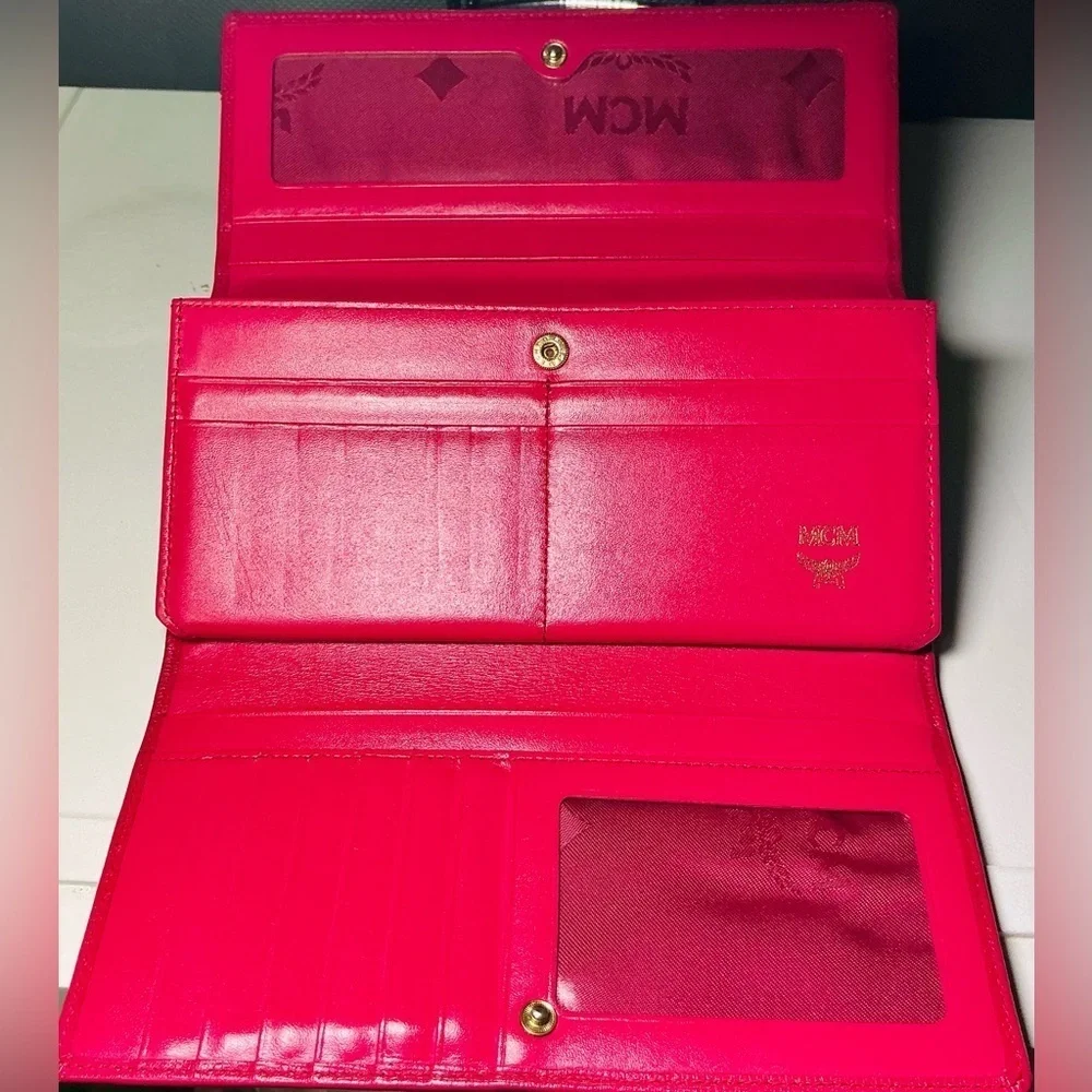 MCM Leather Tirfold Wallet All Inclusive w/ COA